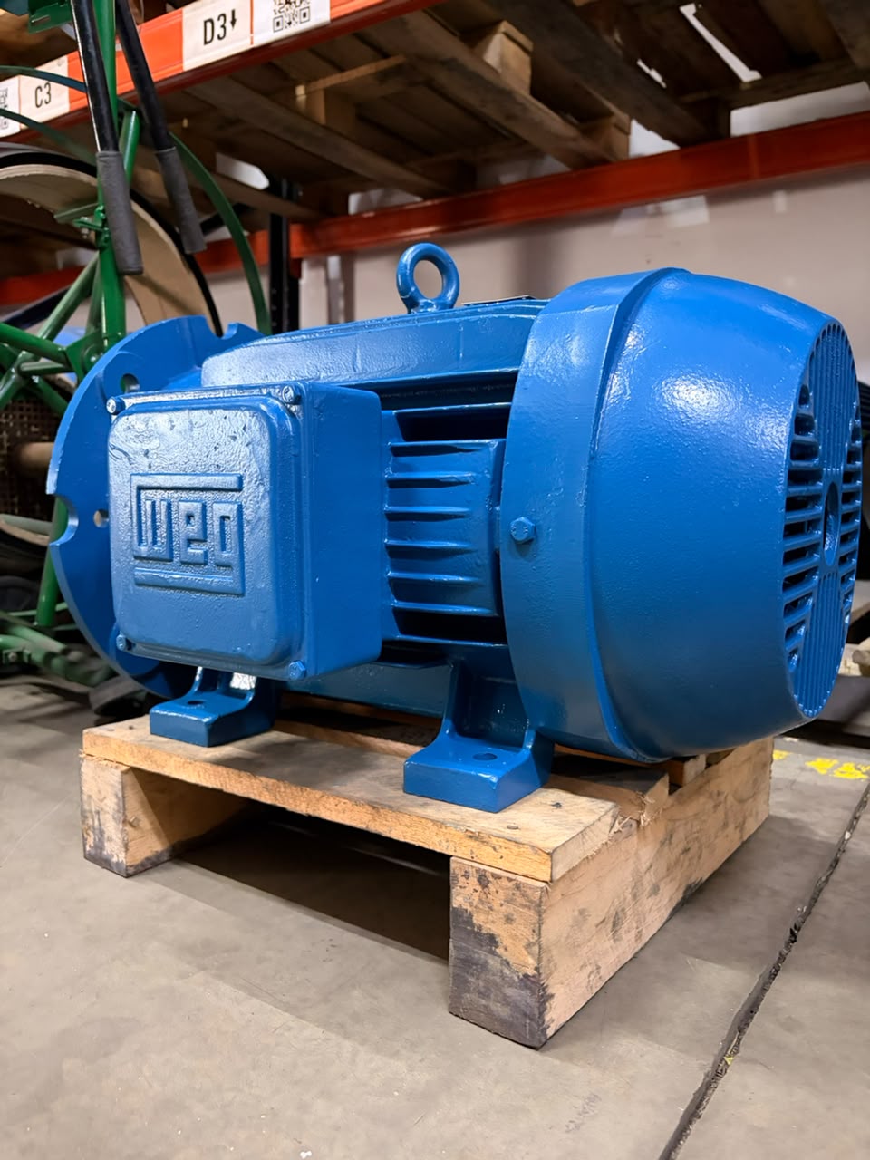 Motor elétrico revisado em pallet, pronto para expedição